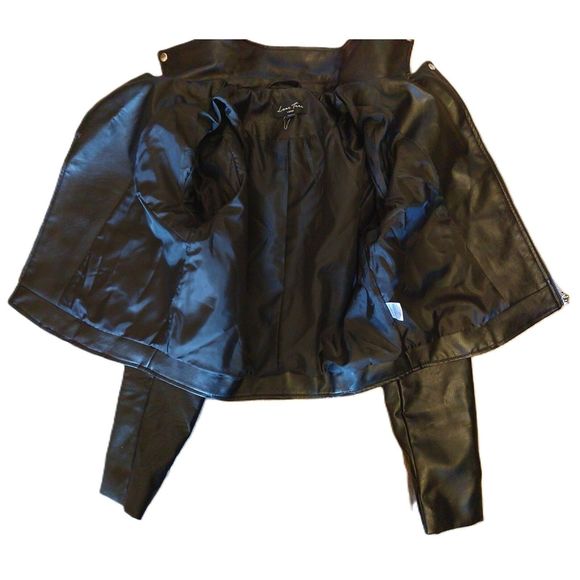 Women's Large Leather look waist cropped biker jacket. multi zippered Love Tree. - Picture 4 of 5